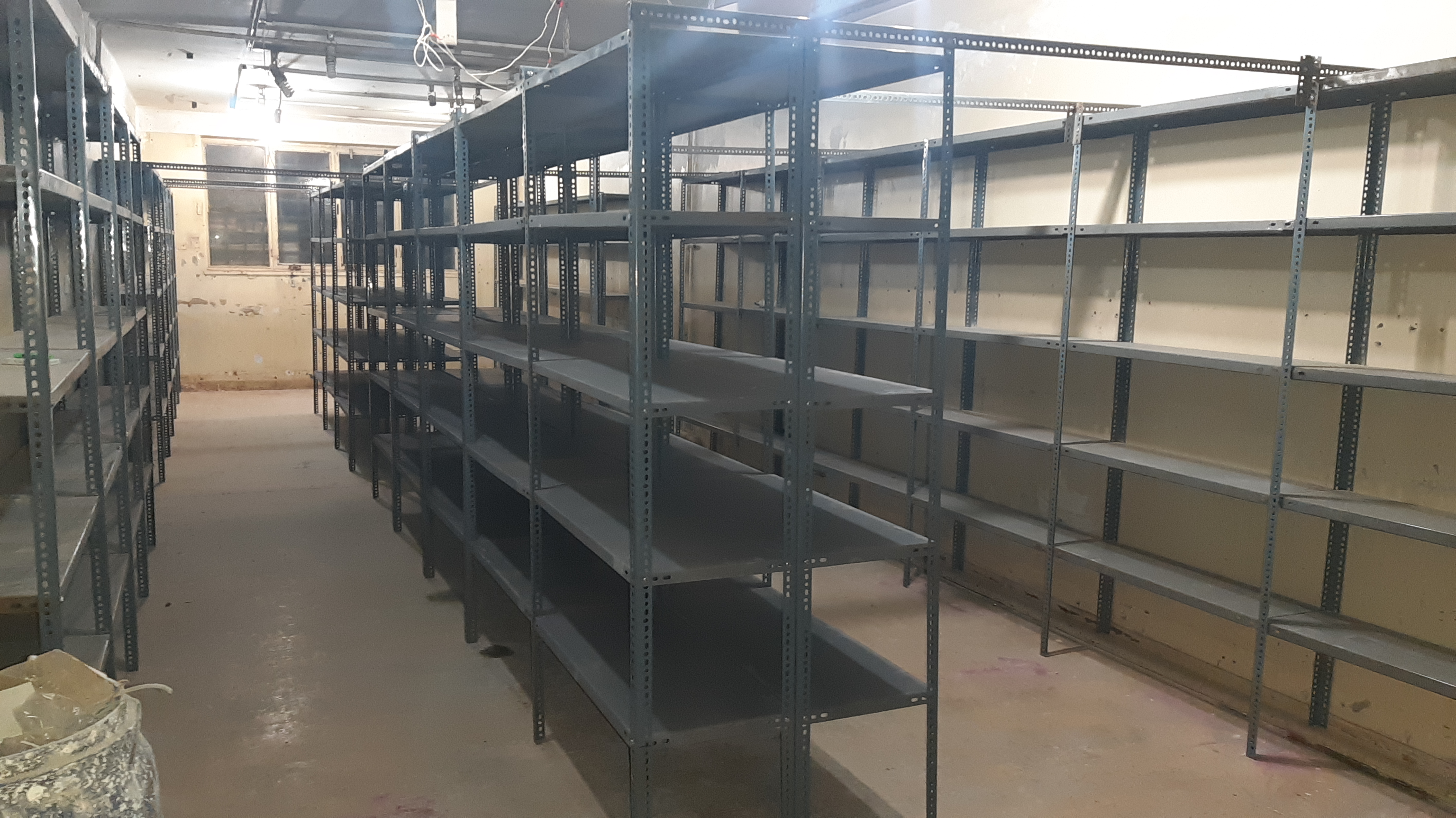 قفسه پیچ و مهره ای